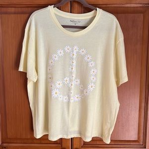 Rebellious One size 2X yellow flower tee very good condition